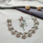 Sleek Neckpiece – Minimal Elegance, Maximum Impact