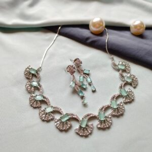 Sleek Neckpiece – Minimal Elegance, Maximum Impact