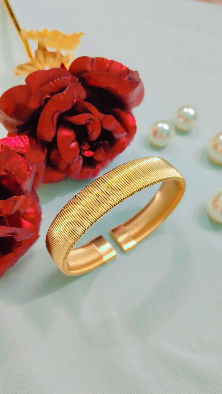 Anti-Tarnish Bracelets | Waterproof, Hypoallergenic & Tarnish-Free Jewelry - Image 2