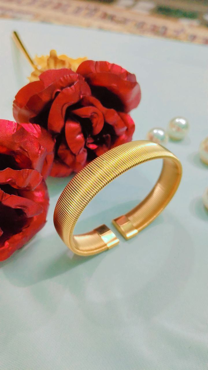 Anti-Tarnish Bracelets | Waterproof, Hypoallergenic & Tarnish-Free Jewelry - Image 3