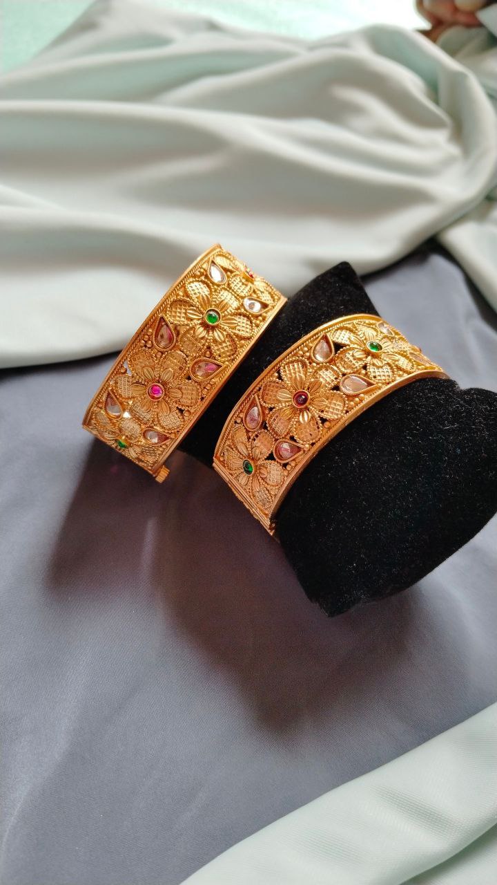 Rajwada Bangles – Traditional Royal Charm