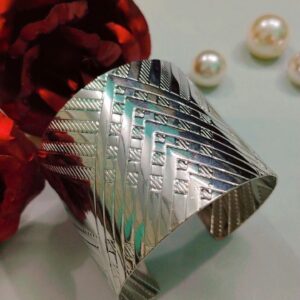 Anti-Tarnish Bracelets | Waterproof, Hypoallergenic & Tarnish-Free Jewelry