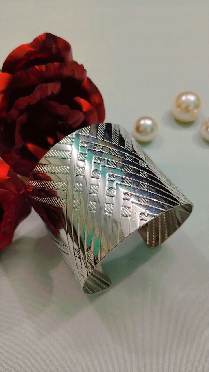 Anti-Tarnish Bracelets | Waterproof, Hypoallergenic & Tarnish-Free Jewelry