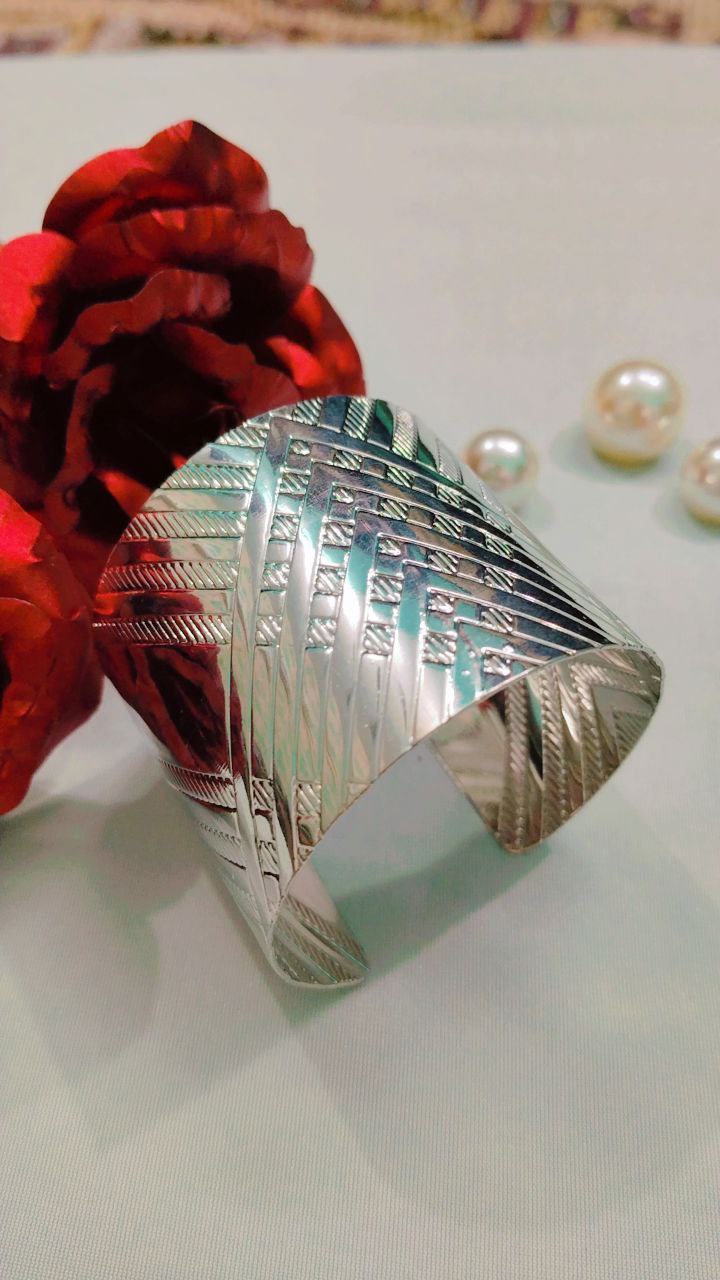 Anti-Tarnish Bracelets | Waterproof, Hypoallergenic & Tarnish-Free Jewelry - Image 2