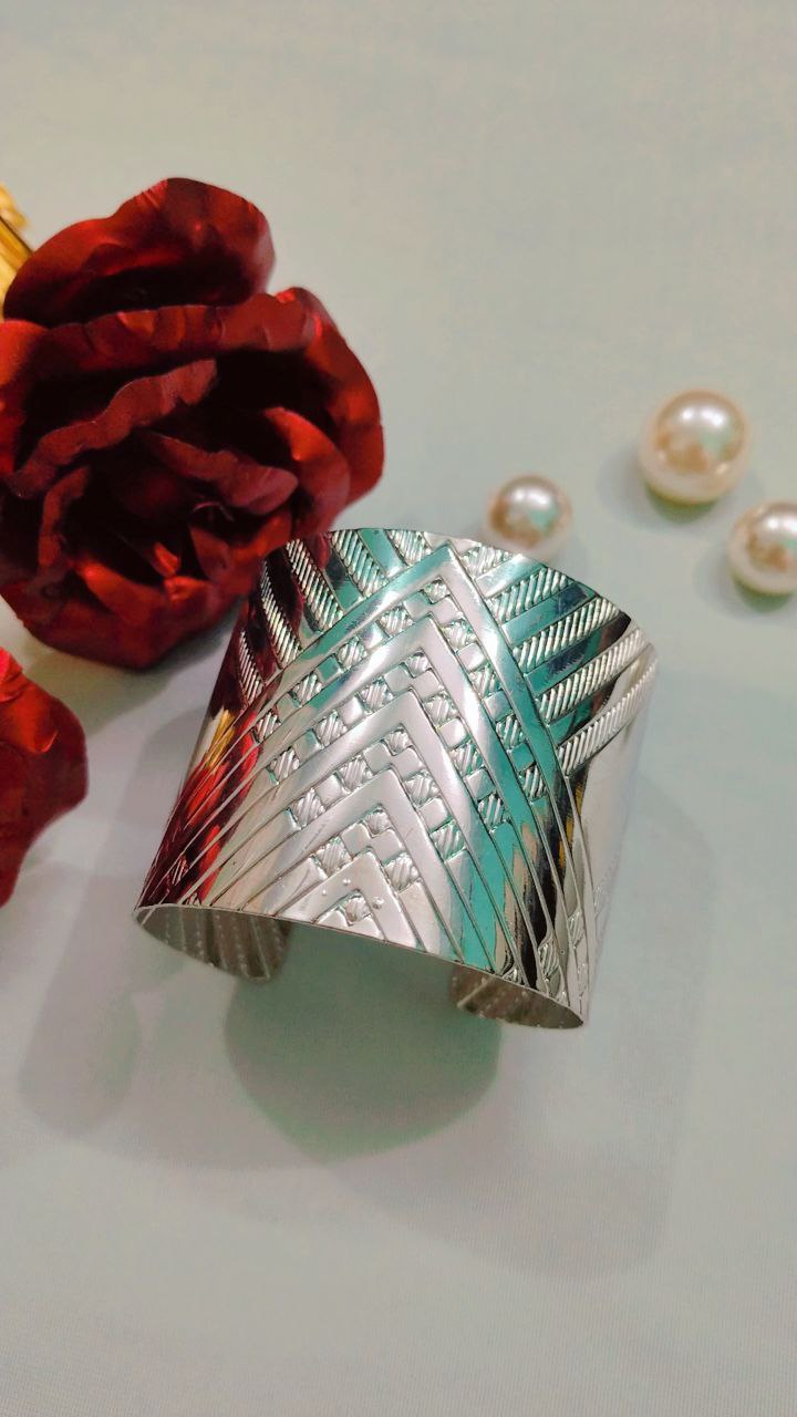 Anti-Tarnish Bracelets | Waterproof, Hypoallergenic & Tarnish-Free Jewelry - Image 3