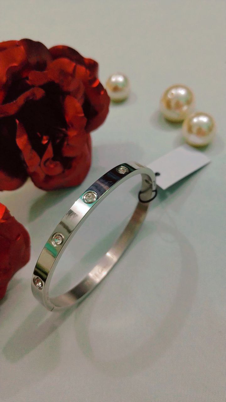 Anti-Tarnish Bracelets | Waterproof, Hypoallergenic & Tarnish-Free Jewelry