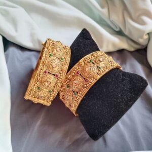 Rajwada Bangles – Traditional Royal Charm