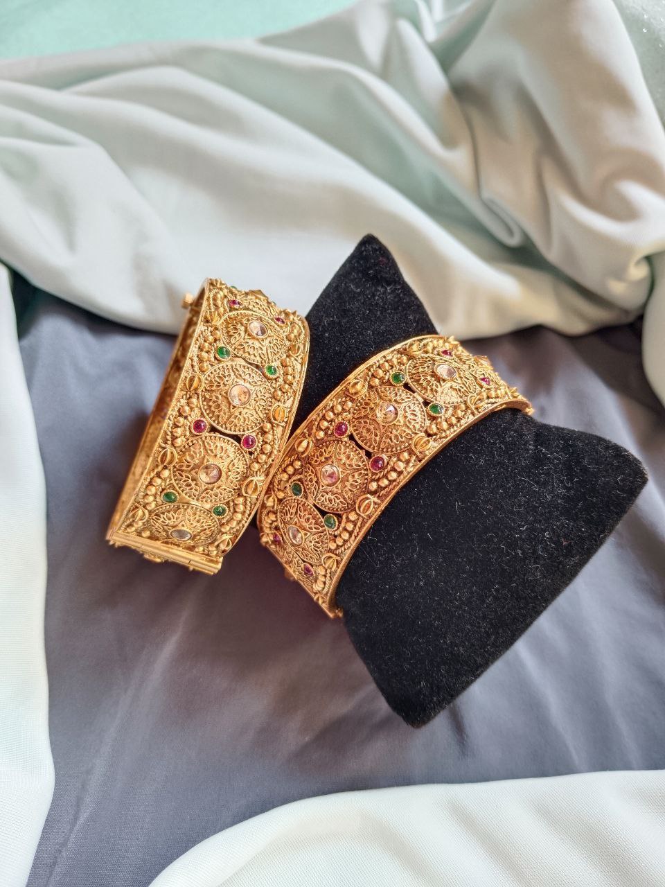 Rajwada Bangles – Traditional Royal Charm