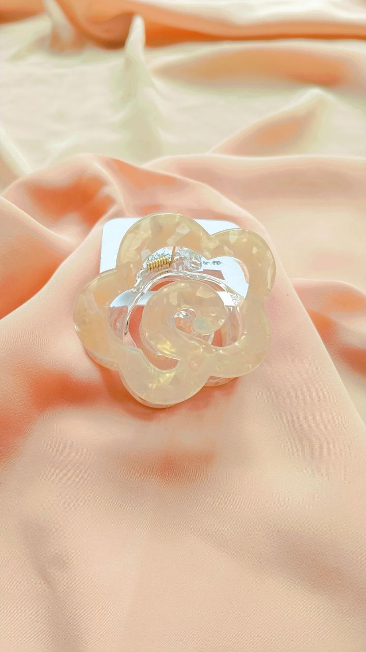 Crème Floral Claw Clip – Elegant Flower Hair Clip, Aesthetic Hair Accessory with Strong Hold & Anti-Slip Grip for Everyday Styling - Image 2